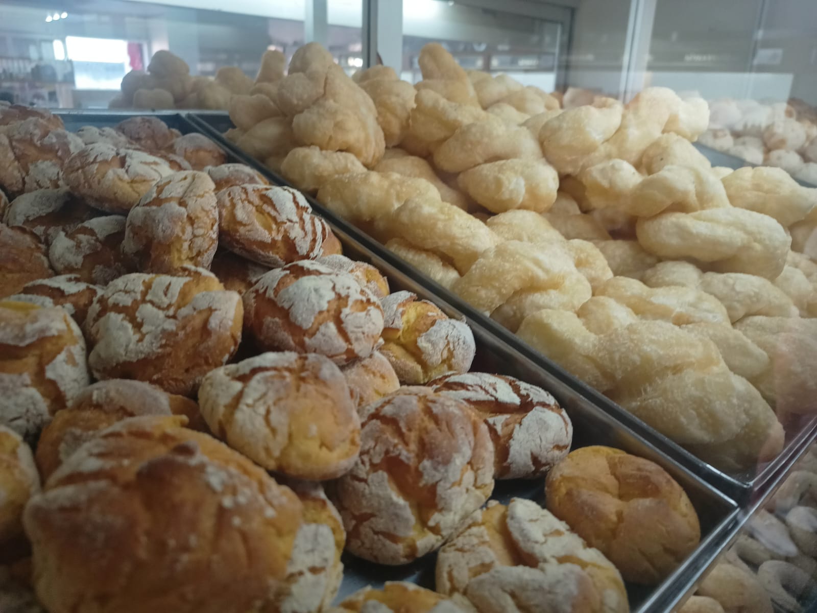 Broas de fuba tradicionais mineiras e biscoitos artesanais